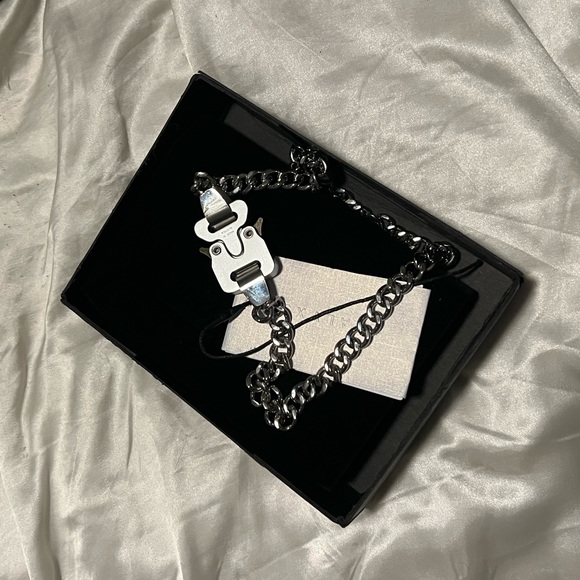 1017 ALYX 9SM
Silver Metal Buckle Necklace - Picture 5 of 5